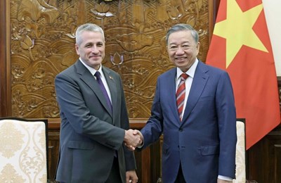 Vietnam siempre considera a Bielorrusia un amigo y un socio confiable.