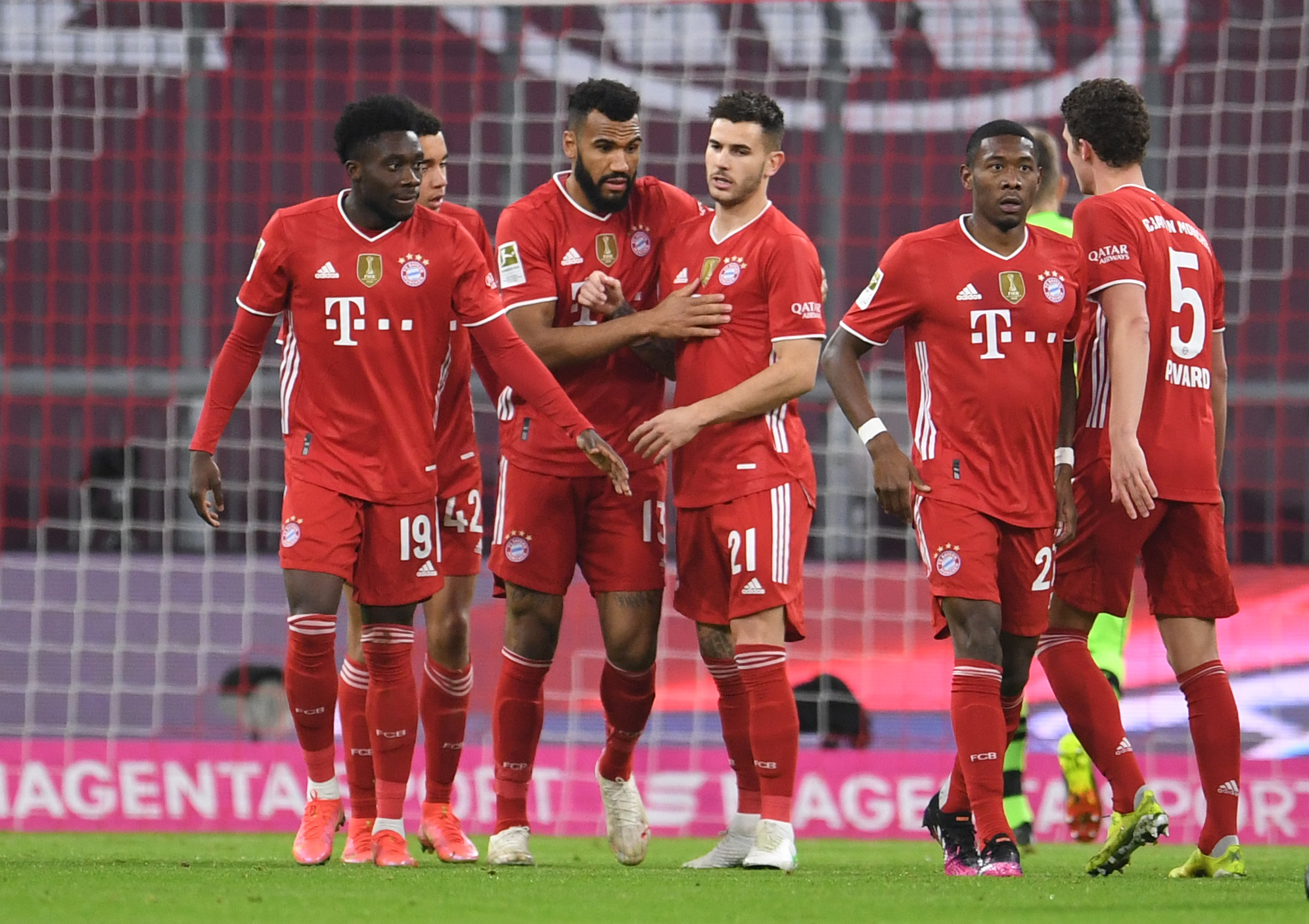Man United và Liverpool lọt Top 4 đội bóng giàu nhất thế giới - Ảnh 7.