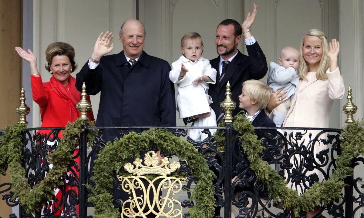 Europe's oldest king hospitalized in Malaysia photo 1