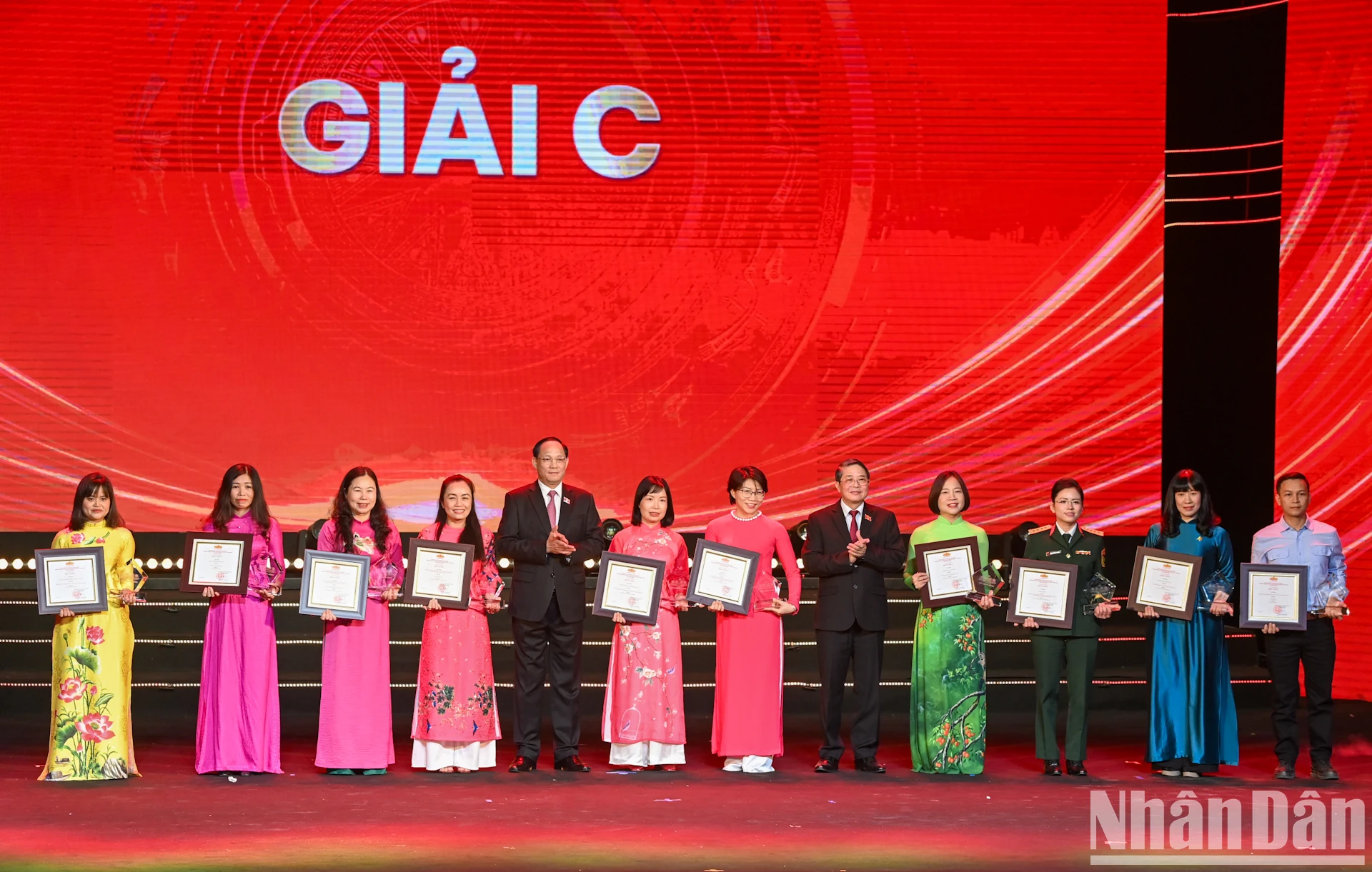 [Photo] National Assembly Chairman Tran Thanh Man attends the 3rd Dien Hong Award Ceremony photo 8