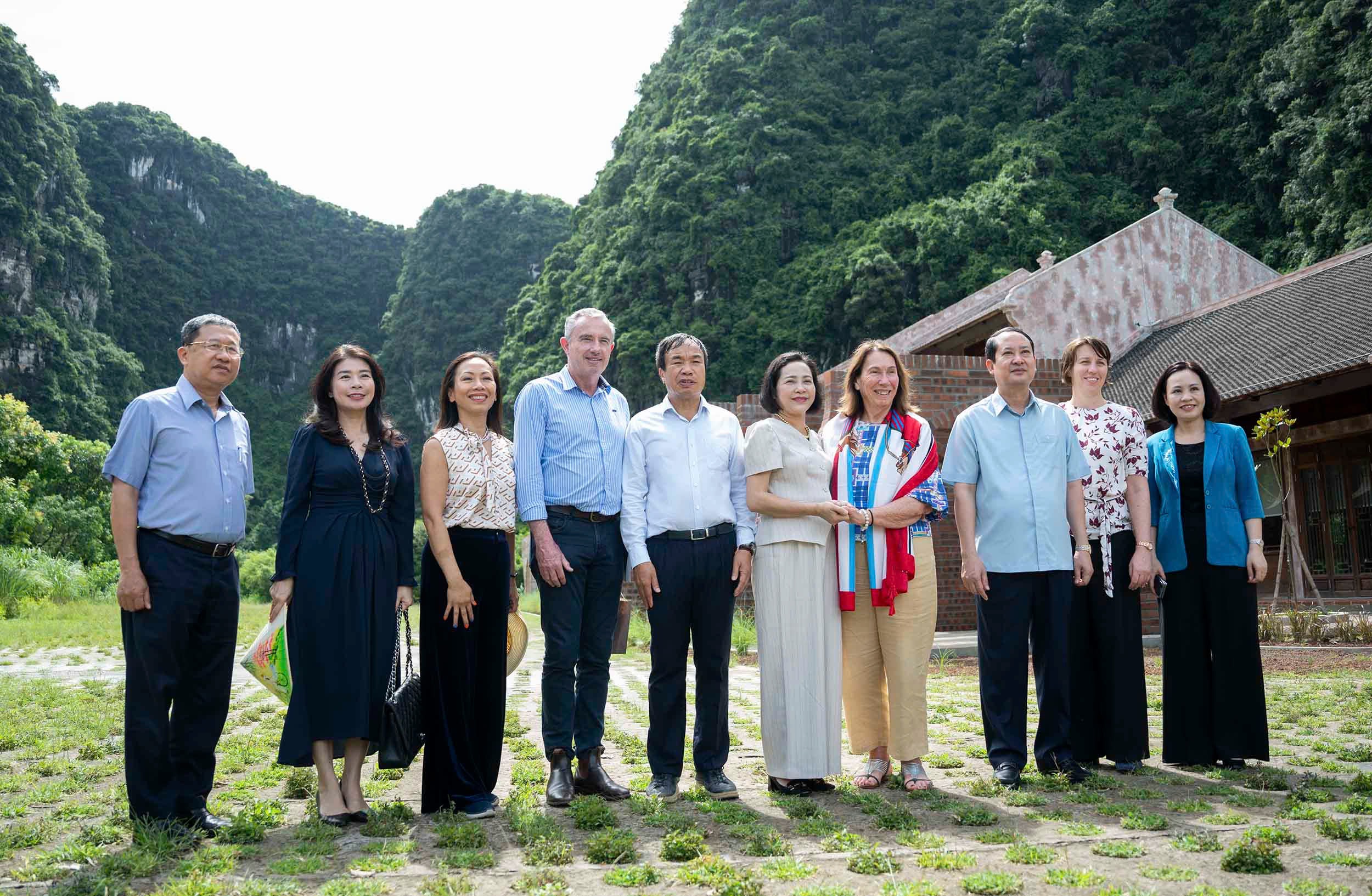 La vicepresidenta de la Asamblea Nacional, Nguyen Thi Thanh, y la presidenta del Senado australiano, Sue Lines, visitan Ninh Binh -0