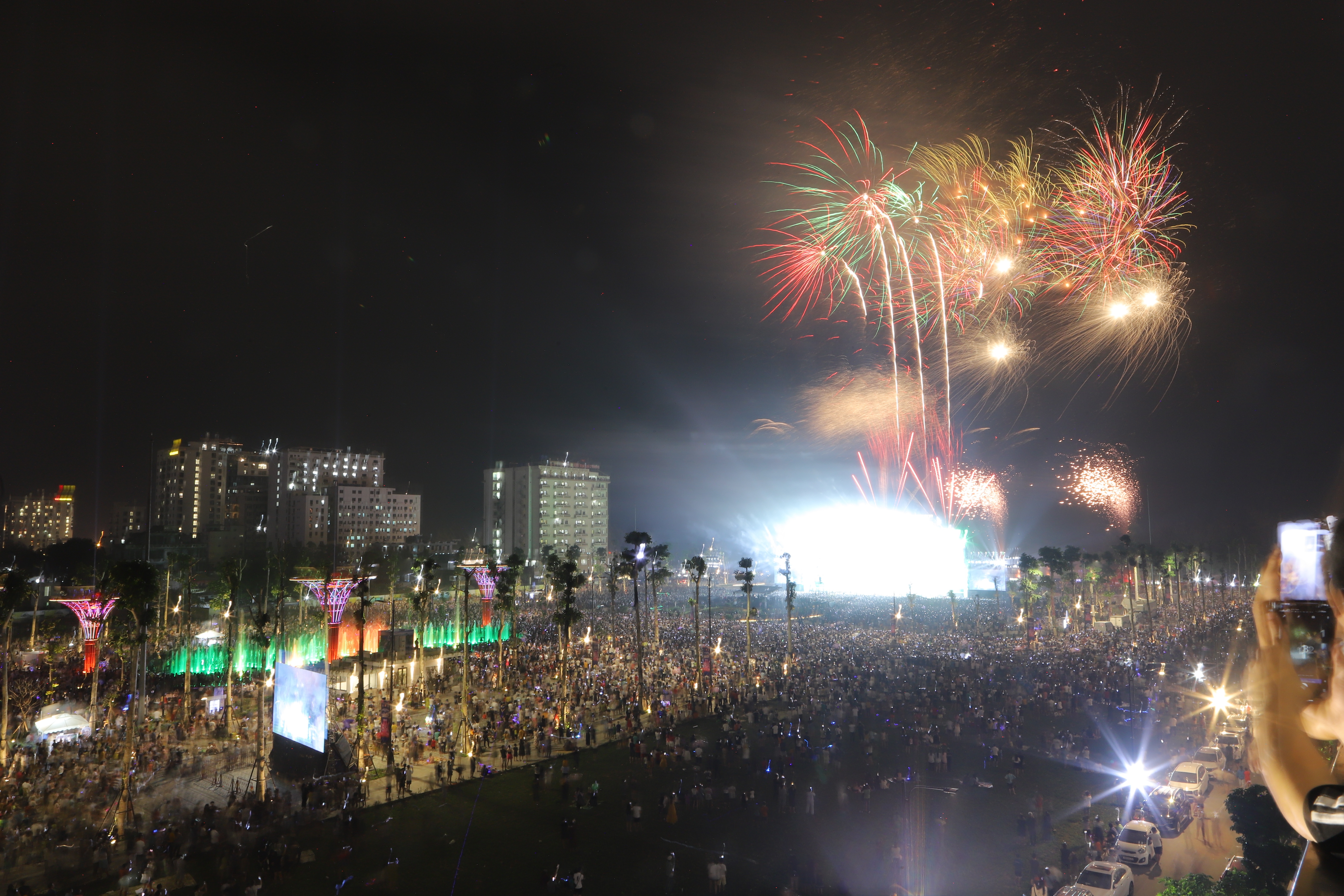 Celebrating the 60th anniversary of Sam Son city and opening the sea tourism festival