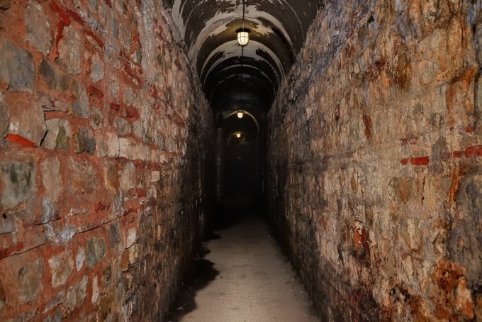 Teil des Tunnelnetzwerks unter Rom. Foto: Antike Ursprünge