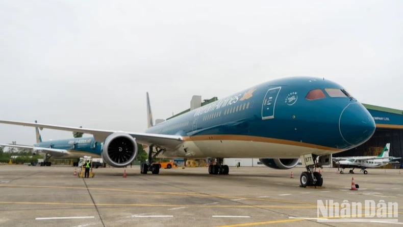 Vietnam Airlines recibe continuamente nuevos aviones para prestar servicio en el Tet At Ty 2025 foto 2