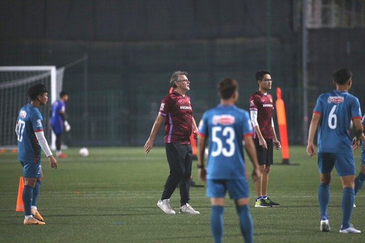 Der französische Coach wirkte zielstrebiger als beim öffentlichen Training zuvor.