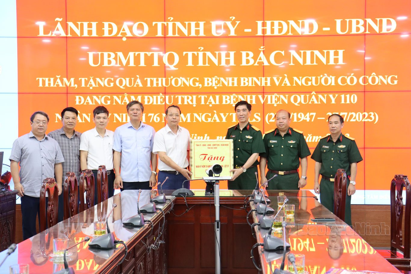 Standing Deputy Secretary of the Provincial Party Committee Nguyen Quoc Chung visited and presented gifts on the occasion of War Invalids and Martyrs Day