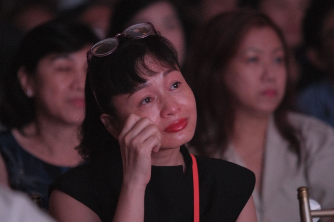 Parents were moved when watching the tribute video. Photo: VUS