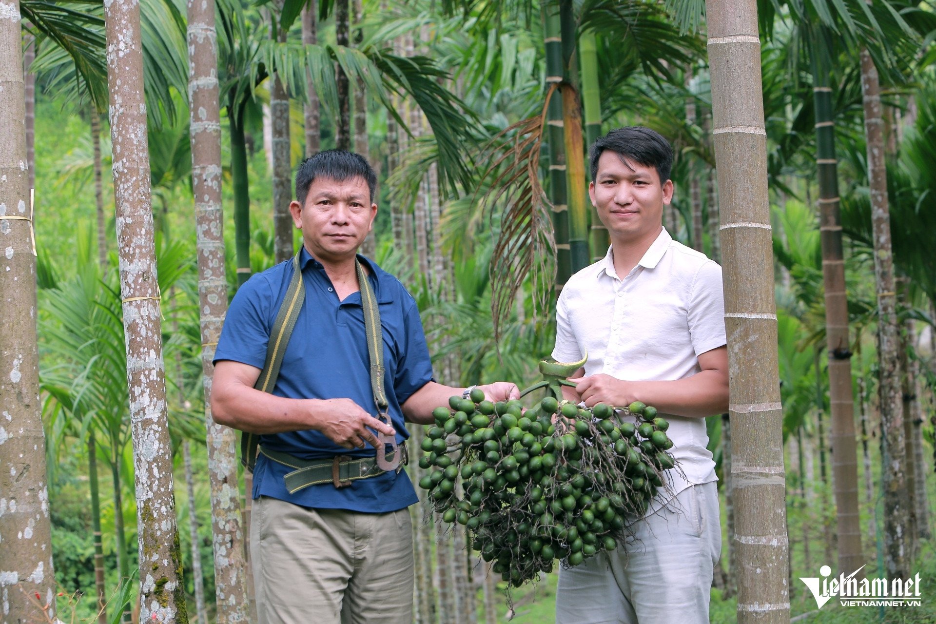 W-a2old farmer in Thanh Hoa installed dozens of anti-theft cameras.jpg