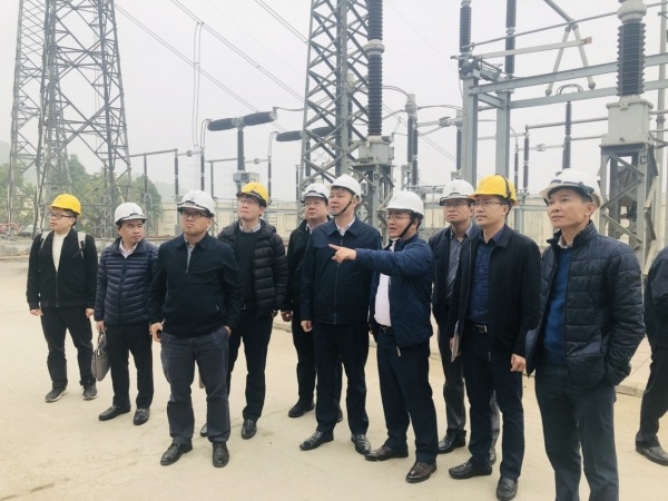 El Ministerio de Industria y Comercio inspecciona los preparativos para el suministro de energía en la estación seca de 2024 en Hoa Binh y Son La