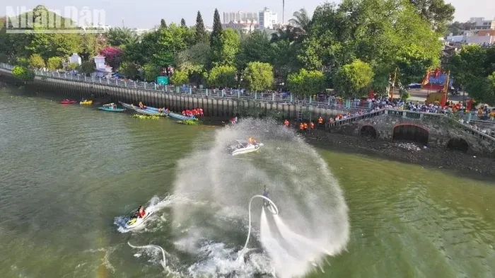 Mãn nhãn với màn biểu diễn Fly Board trên sông Đồng Nai ảnh 8