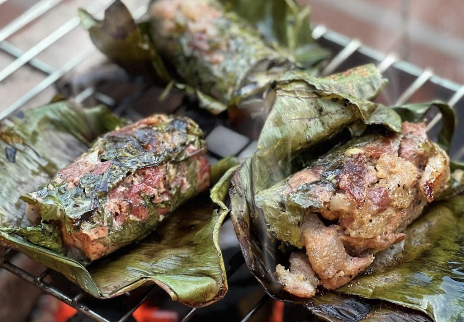 Unique grilled spring rolls buried in ash, famous in the land of two kings, Thanh Hoa