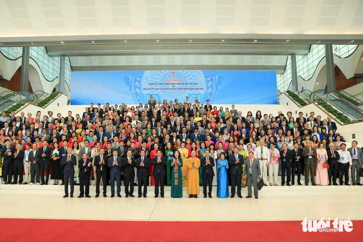 Mehr als 400 im Ausland lebende Vietnamesen nahmen an der „Dien Hong-Konferenz“ teil, um Ratschläge für ihr Heimatland zu geben.