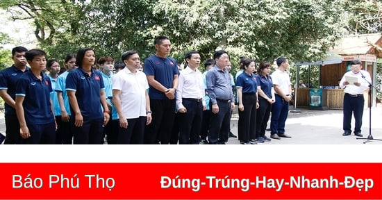 Đội tuyển nữ U20 Việt Nam dâng hương tưởng niệm các Vua Hùng