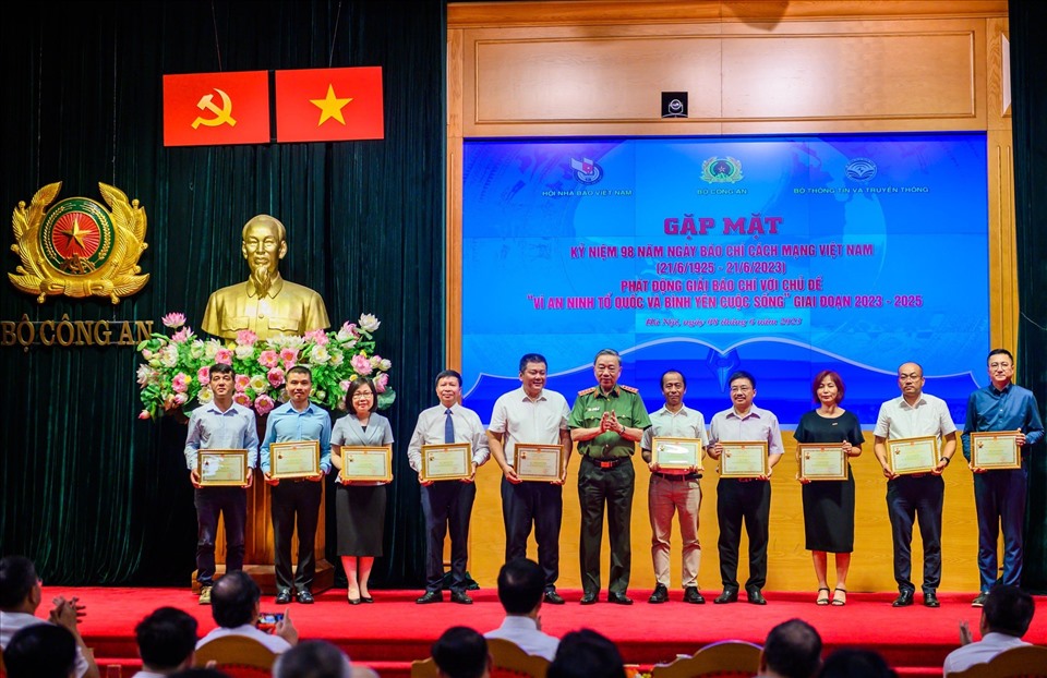 กระทรวงความมั่นคงสาธารณะประชุมฉลองครบรอบ 98 ปีวันสื่อมวลชนปฏิวัติเวียดนาม