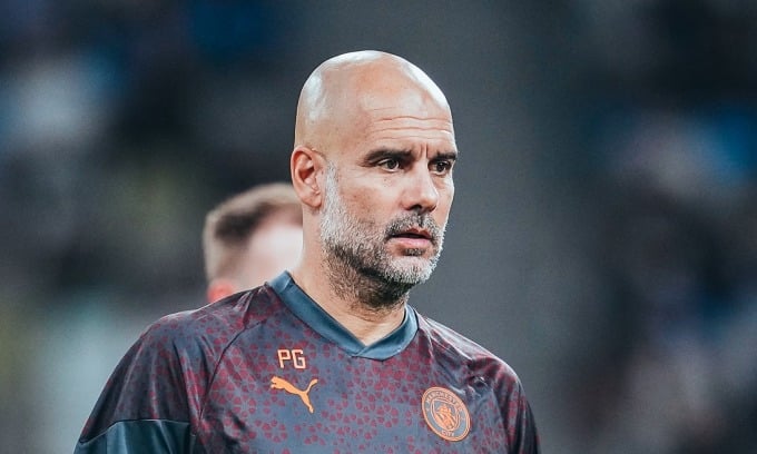 HLV Guardiola chỉ đạo buổi tập của Man City ngày 25/7. Ảnh: mancity.com