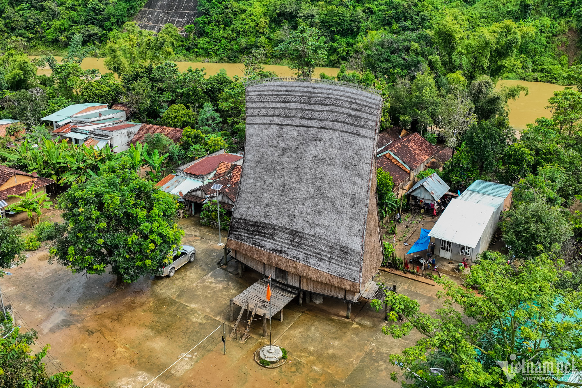 Community cultural tourism village on the Dak Bla river