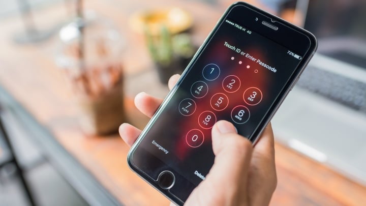 Не вводите пароль от iPhone в общественных местах - 1
