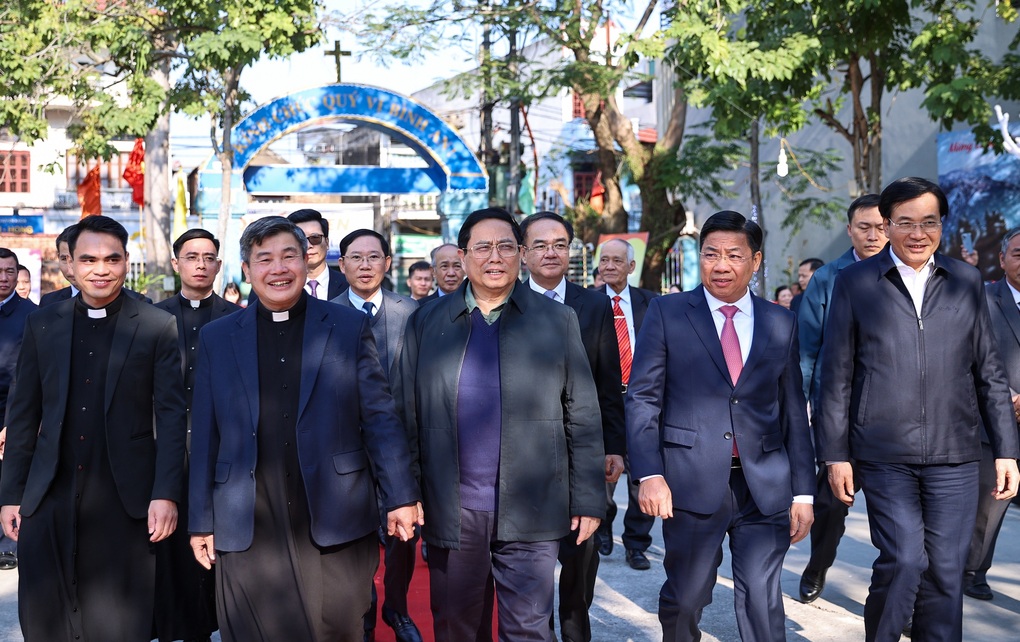 นายกรัฐมนตรี Pham Minh Chinh เฉลิมฉลองคริสต์มาสที่เมือง Bac Giang