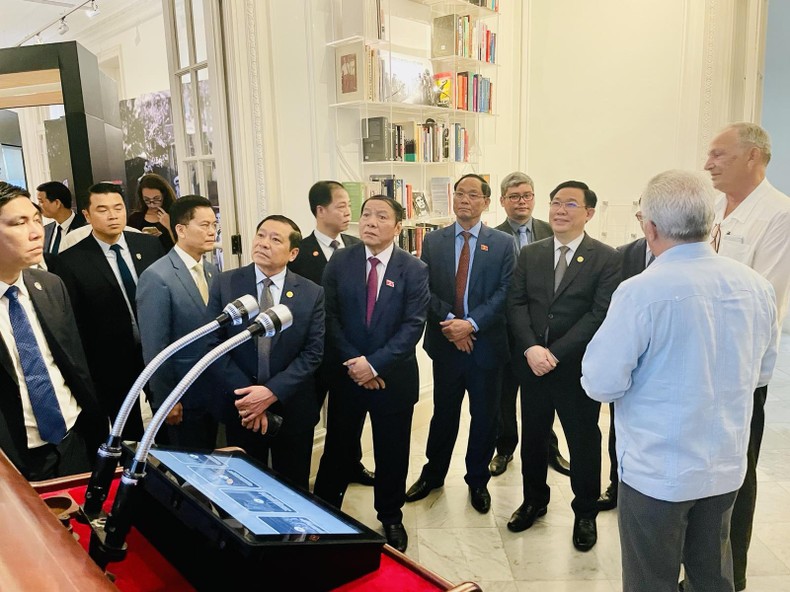 ベトナムの偉大な友人、愛すべき最高司令官フィデルへの称賛！写真1