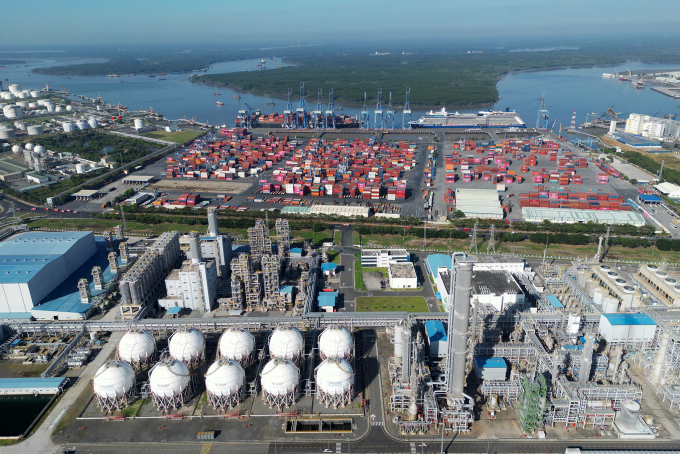 Along the Cai Mep - Thi Vai port system, many industrial parks have been formed to attract large investment projects. Photo: Truong Ha