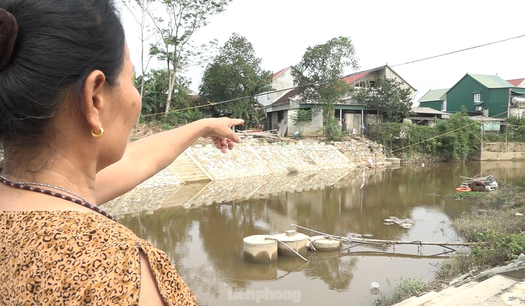 Ha Tinh: Miles de hogares utilizan agua del río contaminada para sus actividades diarias. Foto 2