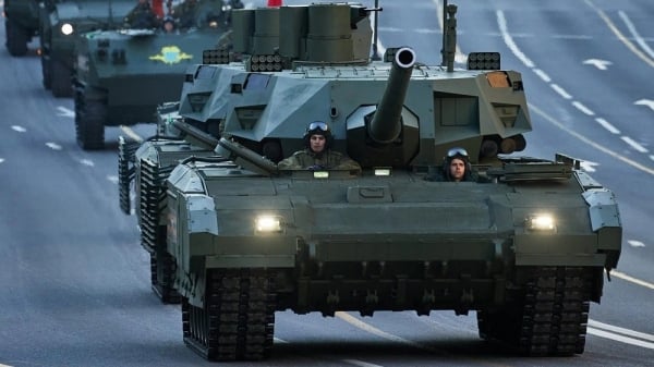 Russia first put its newest T-14 Armata tank into service, Germany handed over 10 Leopards to Kiev