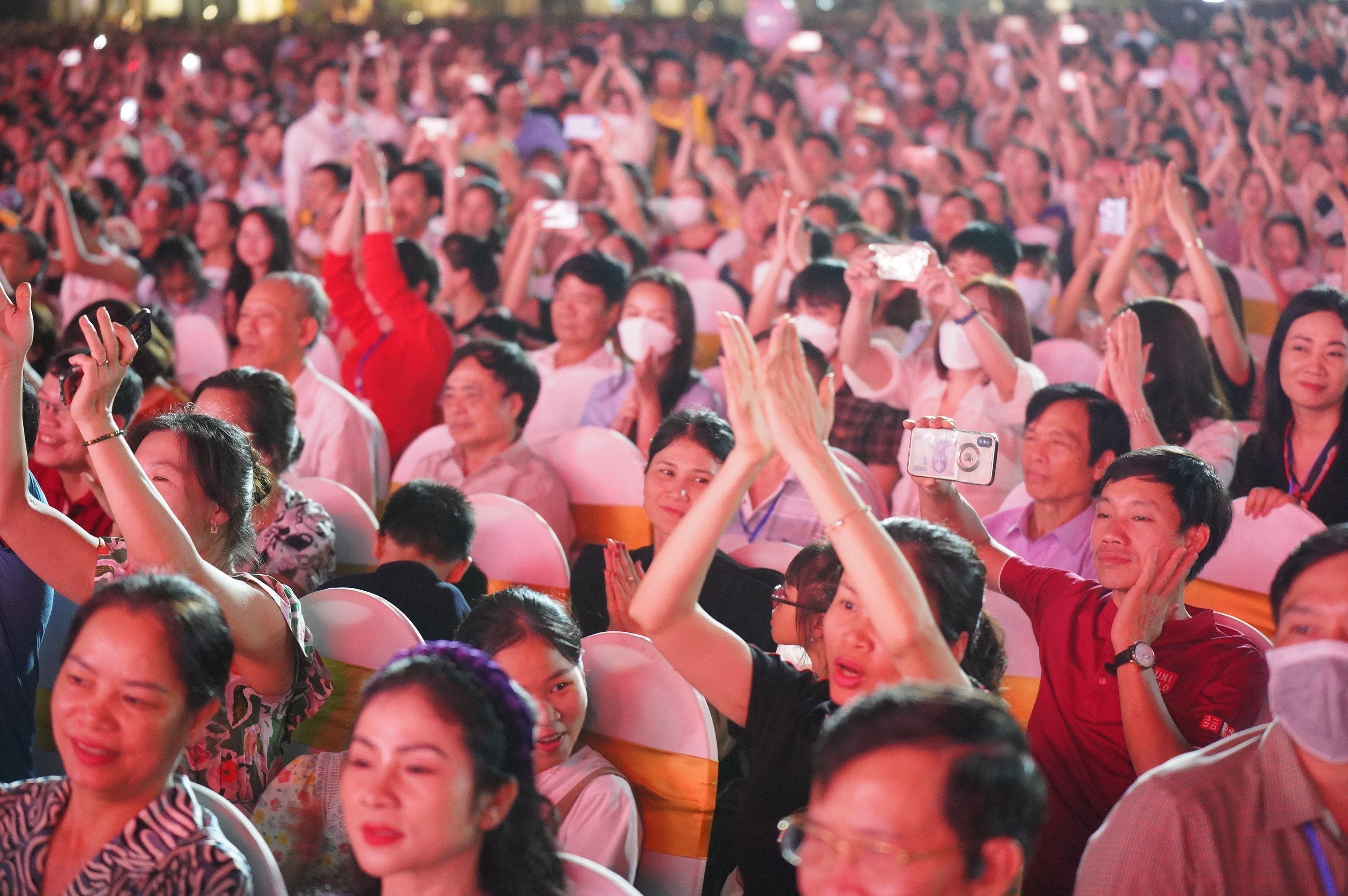 Celebrating the 60th anniversary of Sam Son city and opening the sea tourism festival