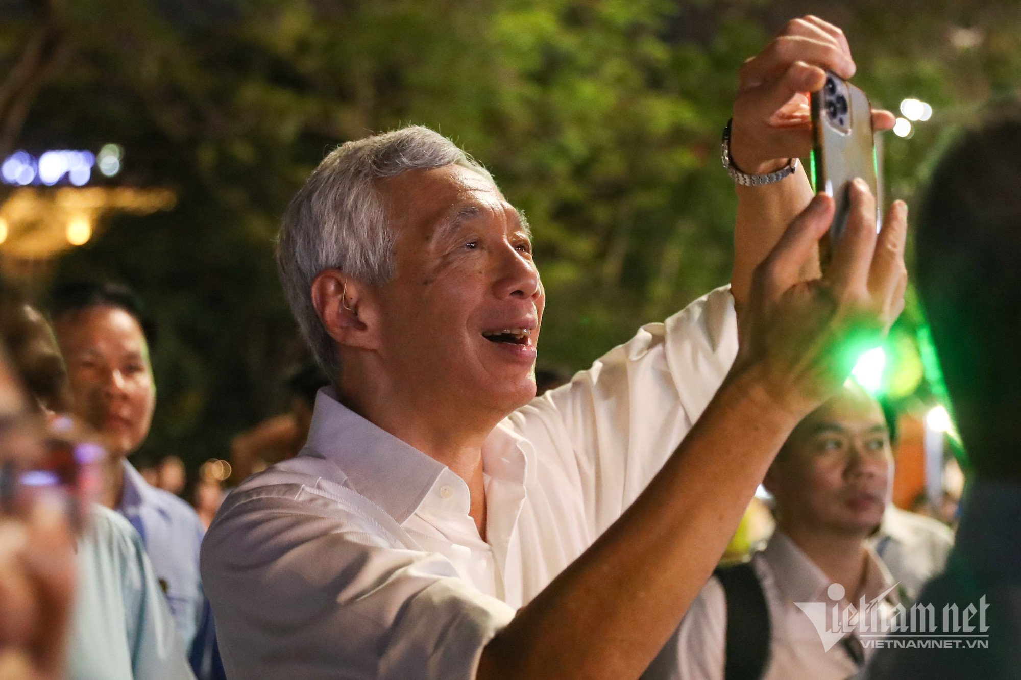 Le Premier ministre de Singapour publie sur Facebook : Le pont Huc est magnifique, le temple Ngoc Son est ancien