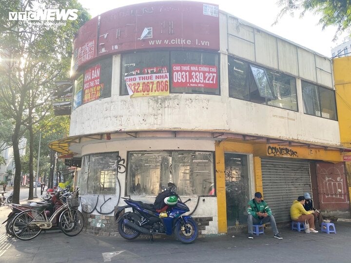 Un local situé au centre de Ho Chi Minh-Ville n’a pas eu de nouveaux locataires depuis de nombreuses années. (Photo : Dai Viet)