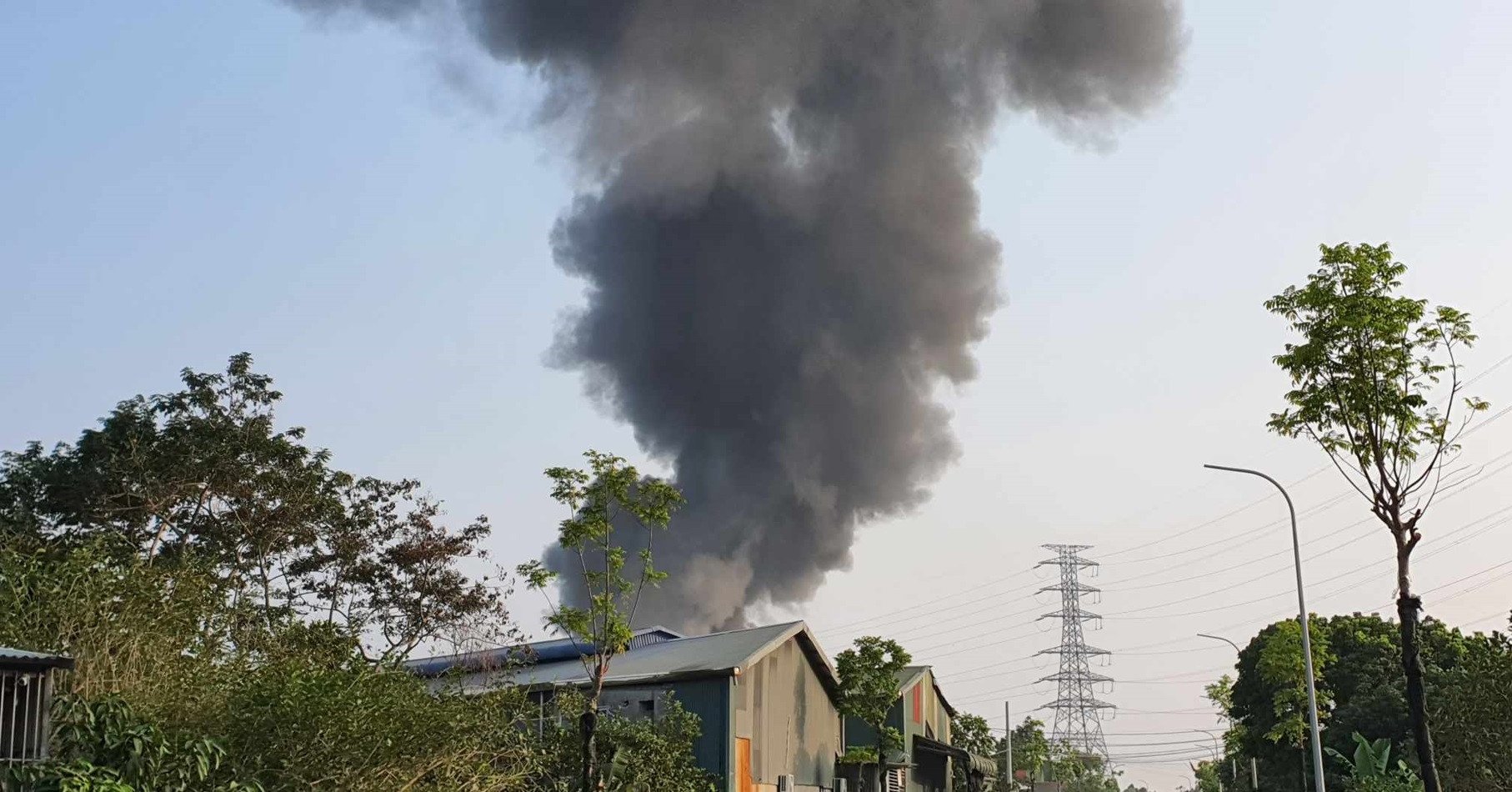 Großbrand in Verpackungsfabrik in Hanoi