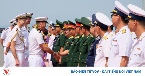 Kreuzer der französischen Marine besucht den Hafen Tien Sa, Da Nang