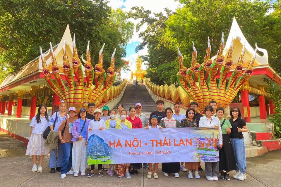 Des touristes vietnamiens se joignent à la tournée en Thaïlande. Photo : Hoai Nam