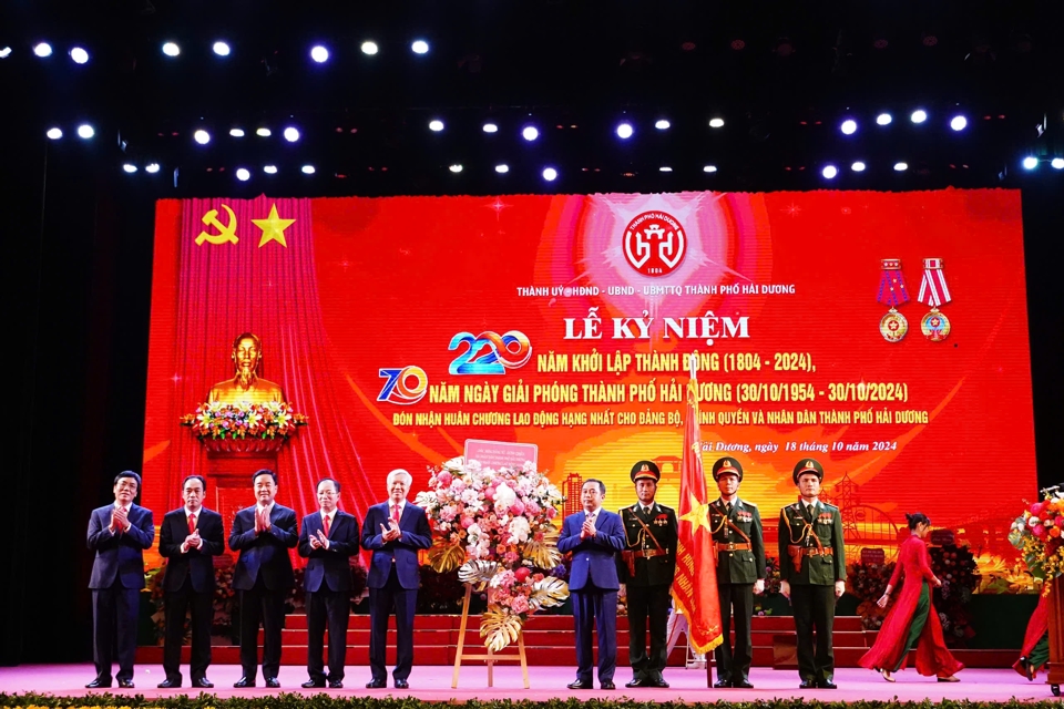 La ciudad de Hai Duong recibió la Medalla Laboral de Primera Clase.