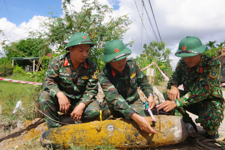 Quả bom được xác định là loại bom có ký hiệu MK8 sót lại từ thời chiến tranh, có trọng lượng 113kg.