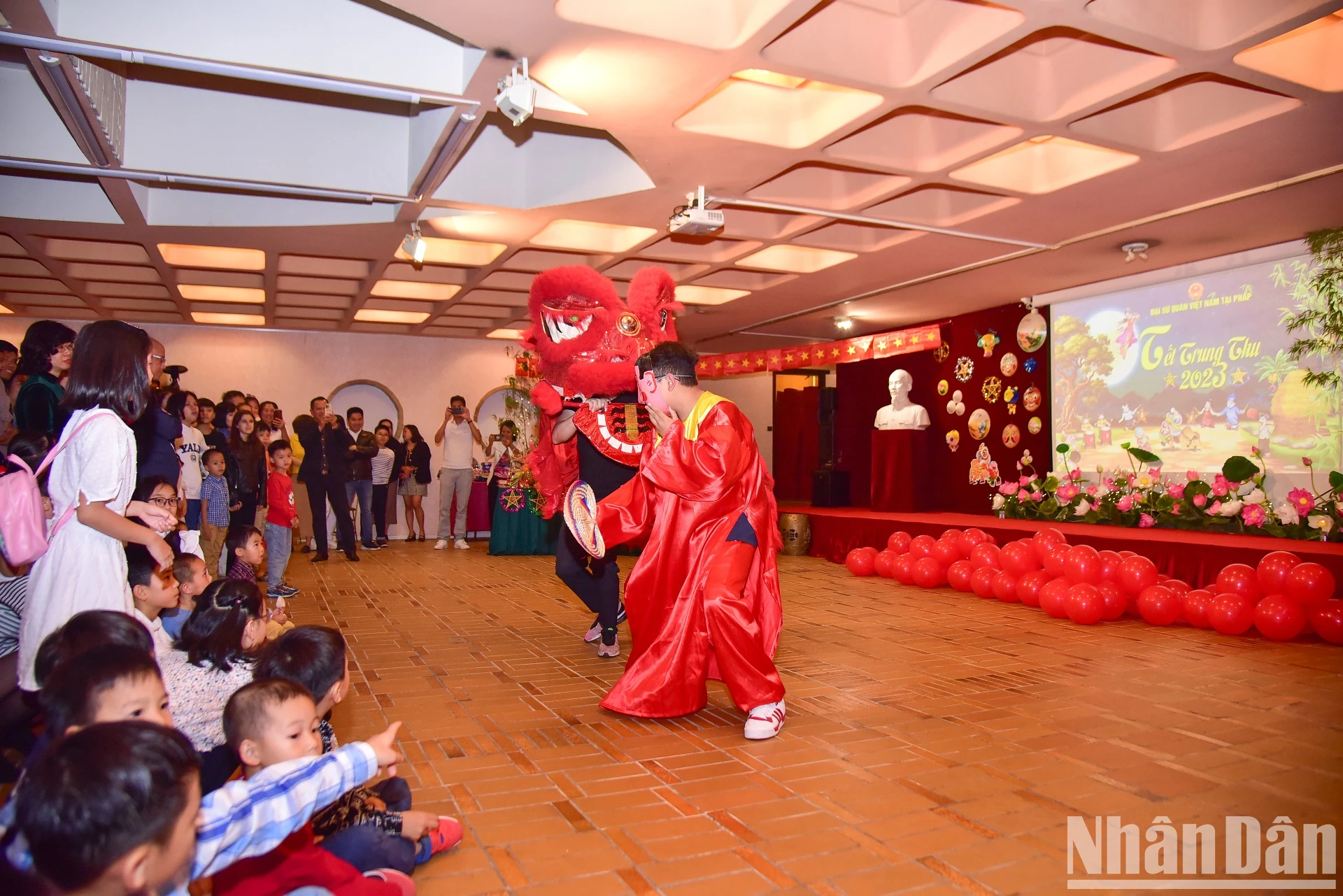 【写真】フランスの暖かい満月祭り写真4