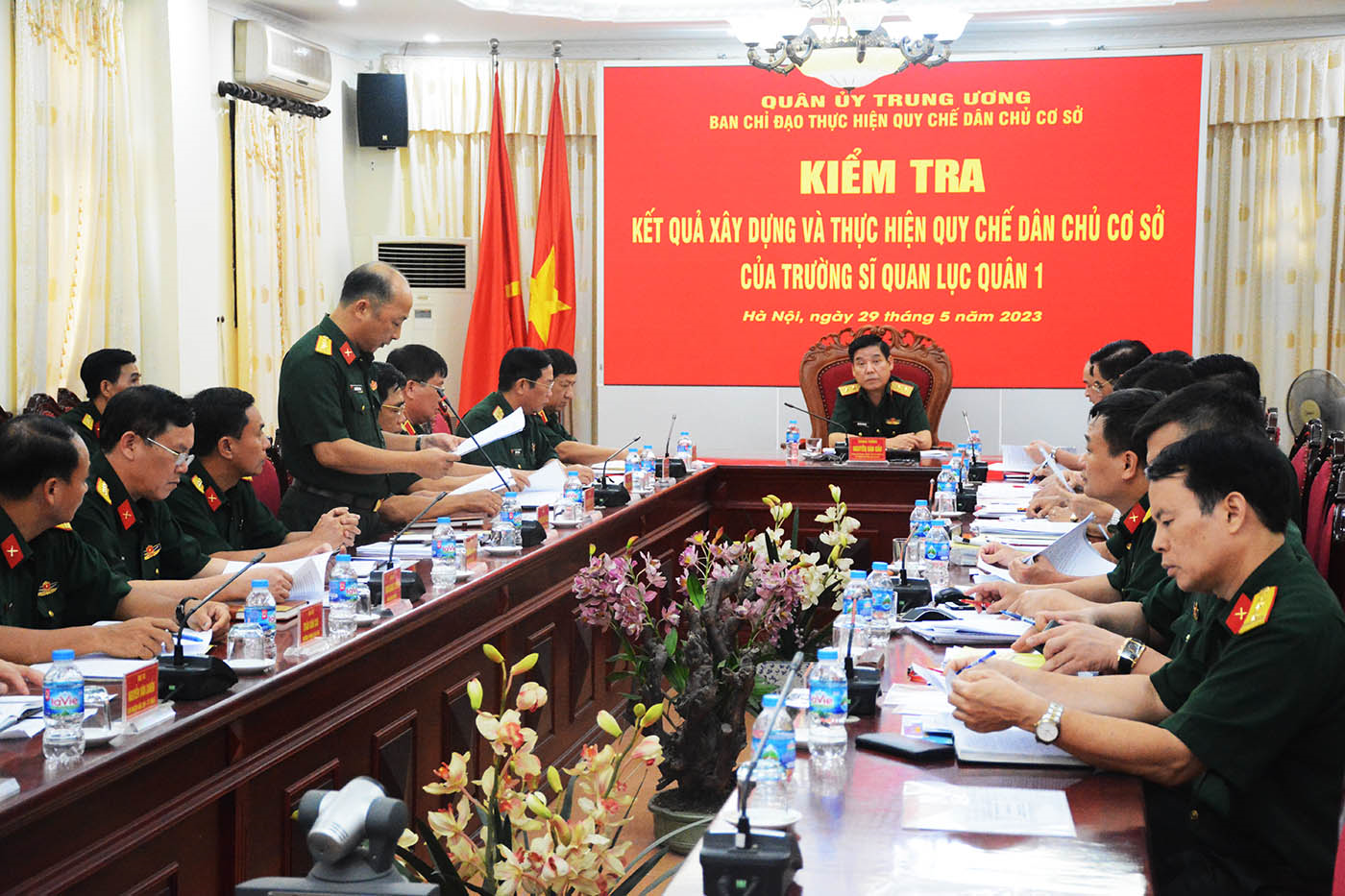 The Central Military Commission inspected the results of building and implementing the Grassroots Democracy Regulations of the Party Committee of the Army Officer School 1.