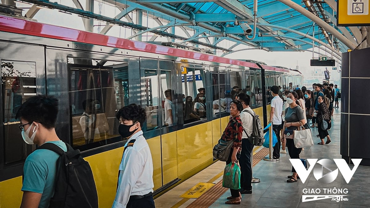 het mien phi, metro nhon ga ha noi van thu hut hanh khach hinh anh 10