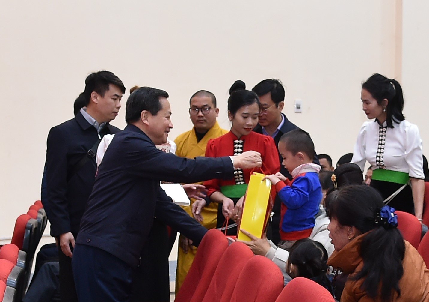 Deputy Prime Minister Le Minh Khai attends Lunar New Year 2024 in Dien Bien 2