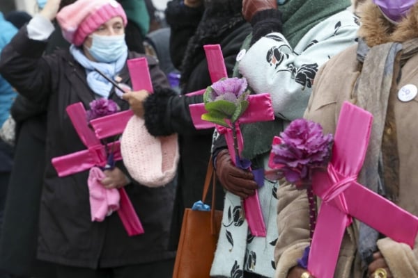 La UE da luz verde a la primera ley sobre violencia contra las mujeres