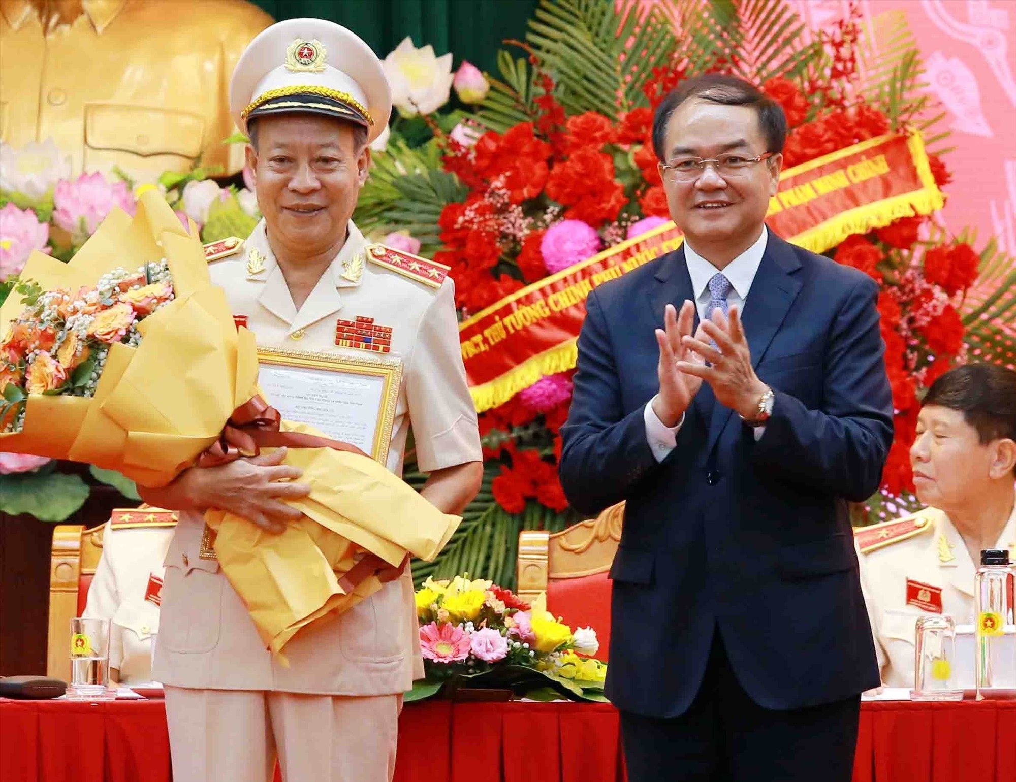 Senior Lieutenant General Le Quy Vuong - former Deputy Minister of Public Security - was elected Chairman of the Vietnam People's Police Veterans Association. Photo: H.Phong