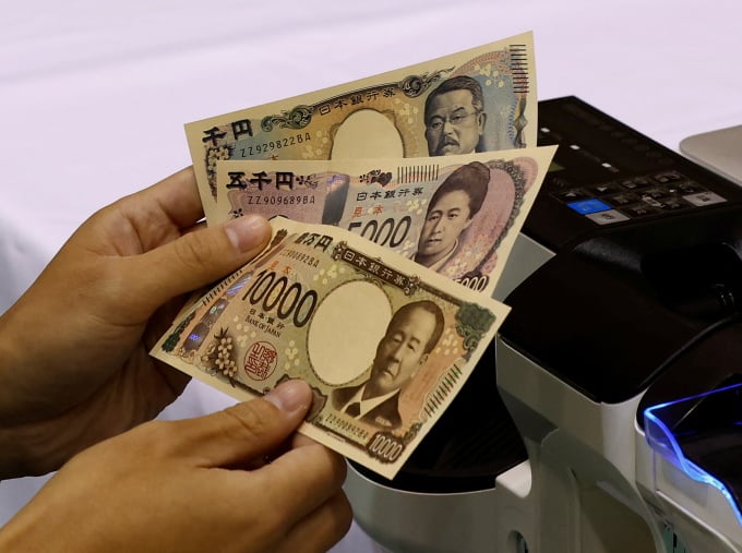 Some yen bills photographed in Tokyo. Photo: Reuters