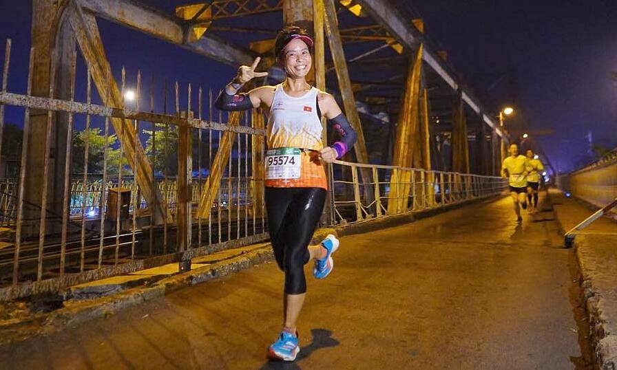 女性オペレーターが資金集めのため10時間で100kmを走る