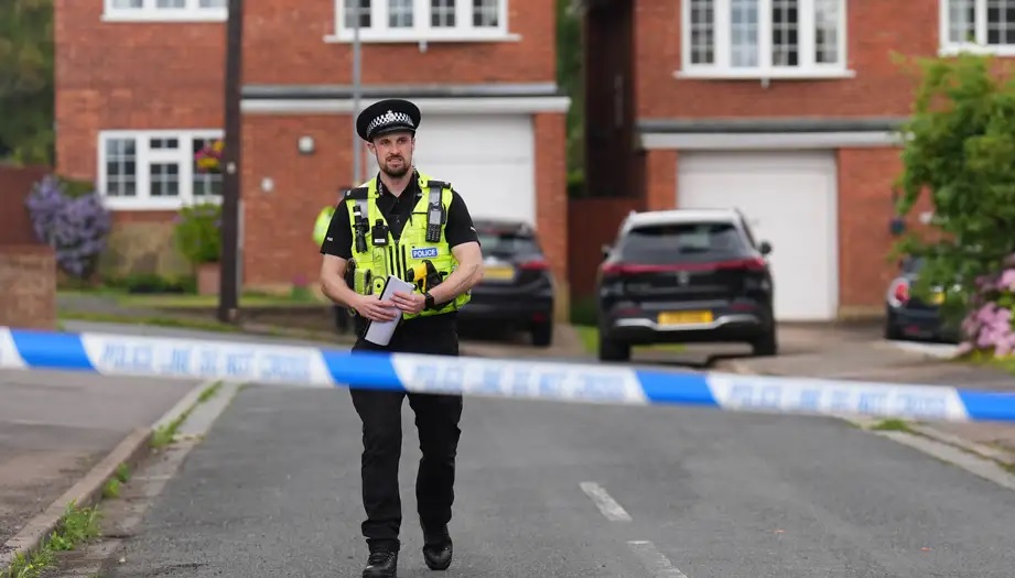 Meurtrier présumé de 2 ou 3 personnes de la famille, commentateur de la BBC, photo 1