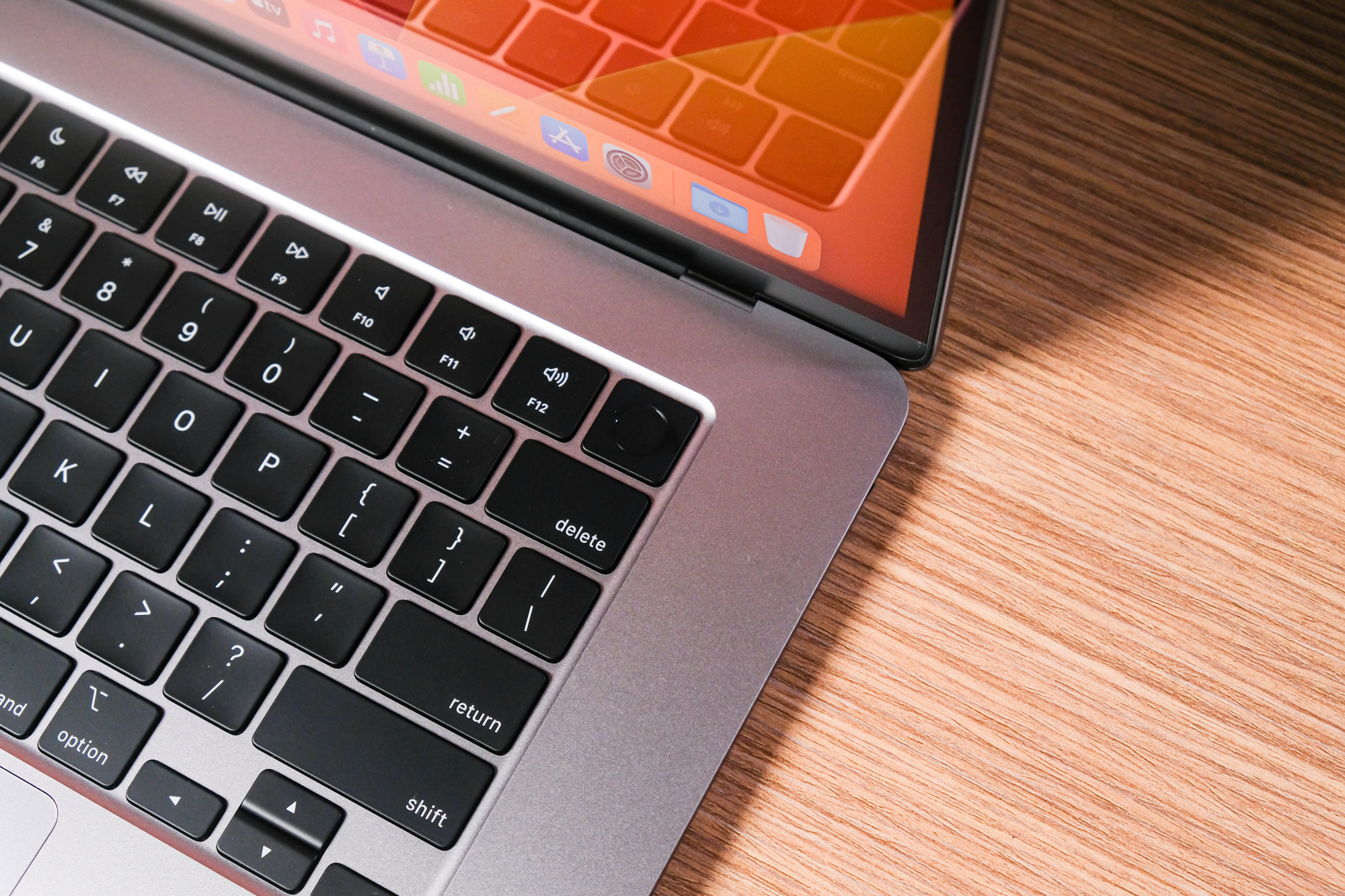 ក្រឡេកមើល MacBook Air M2 ទំហំ 15 អ៊ីញដំបូងគេនៅប្រទេសវៀតណាម រូបភាពទី 7
