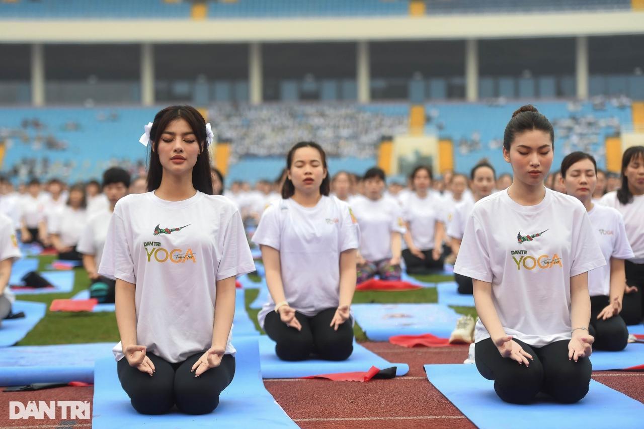 Dàn hoa hậu, á hậu khoe dáng xinh tươi tại Ngày hội yoga Dân trí - 11