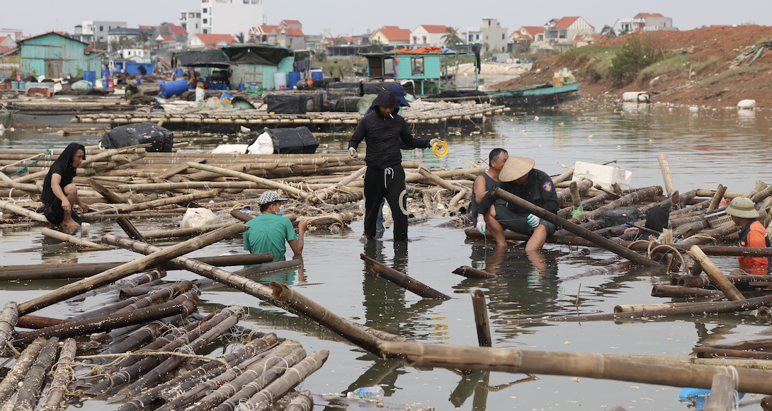 Sức cùng lực kiệt sau bão dữ, chủ lồng oằn vai ‘gánh’ nợ nghìn tỷ