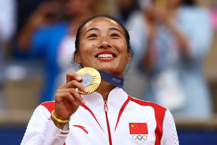 Zheng Qinwen tạo 'địa chấn', quần vợt Trung Quốc lần đầu giành HCV đơn nữ Olympic