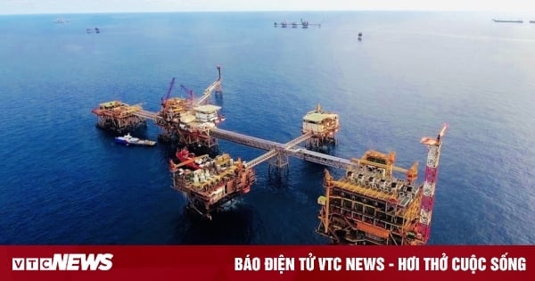 63rd Anniversary of Vietnam Oil and Gas Industry Traditional Day: The first tons of oil