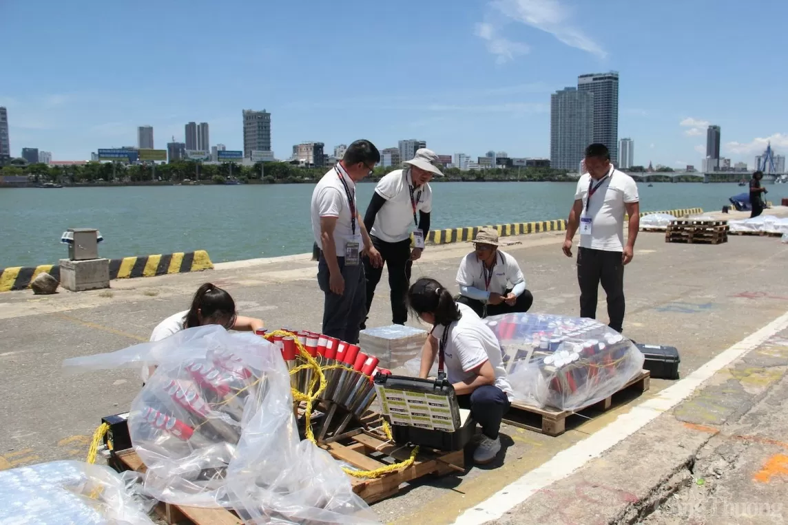 Hàng chục nghìn quả pháo hoa sẵn sàng cho đêm chung kết Lễ hội pháo hoa quốc tế Đà Nẵng