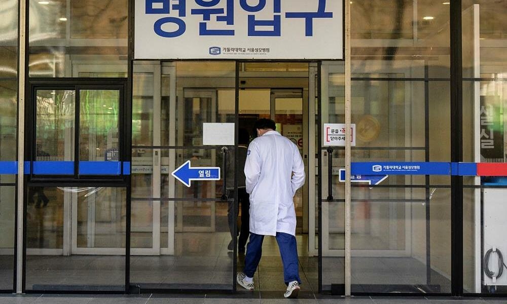 Korean medical professors will submit mass resignations on March 25